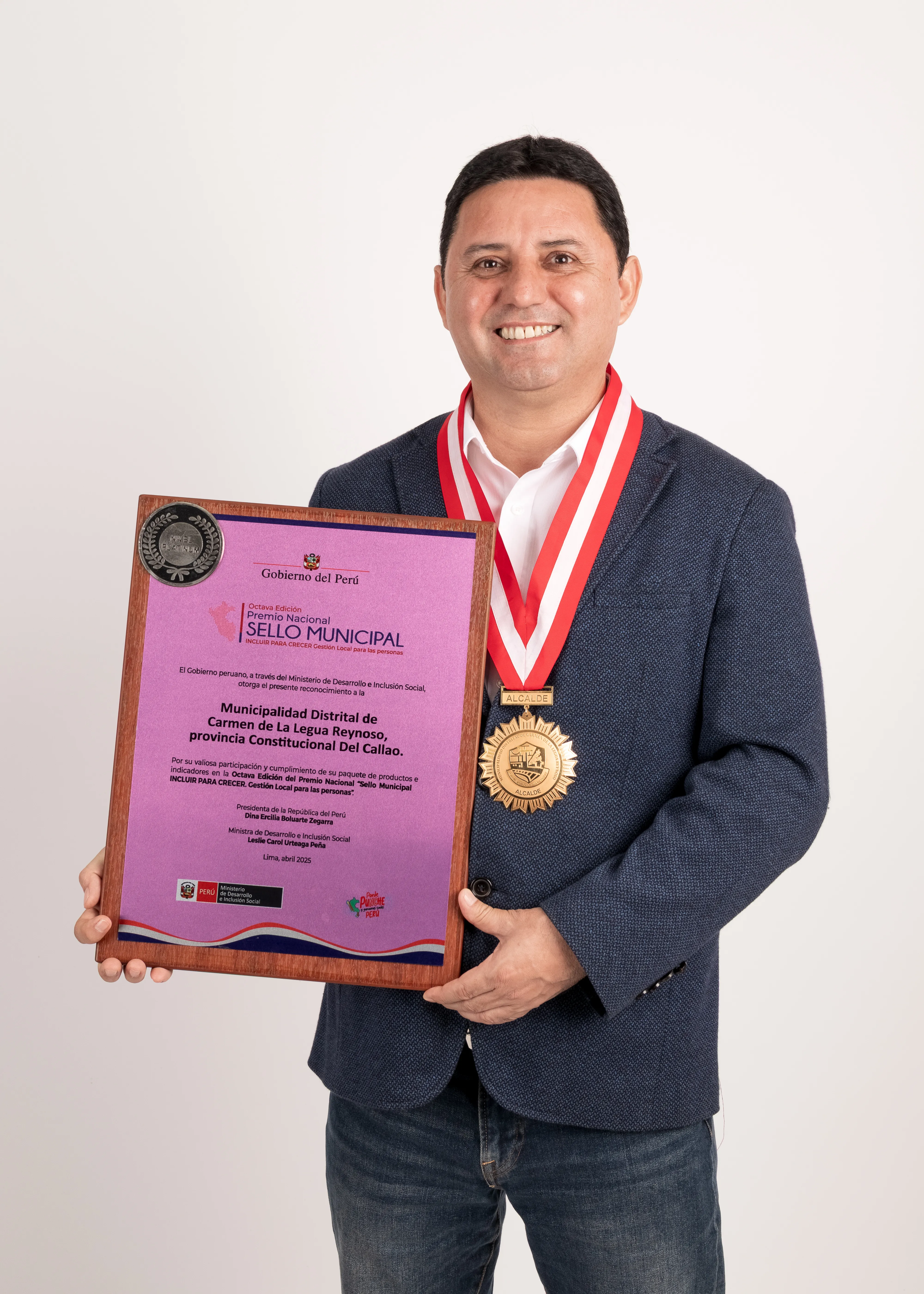 Edwards Infante con el Sello Municipal Platinum