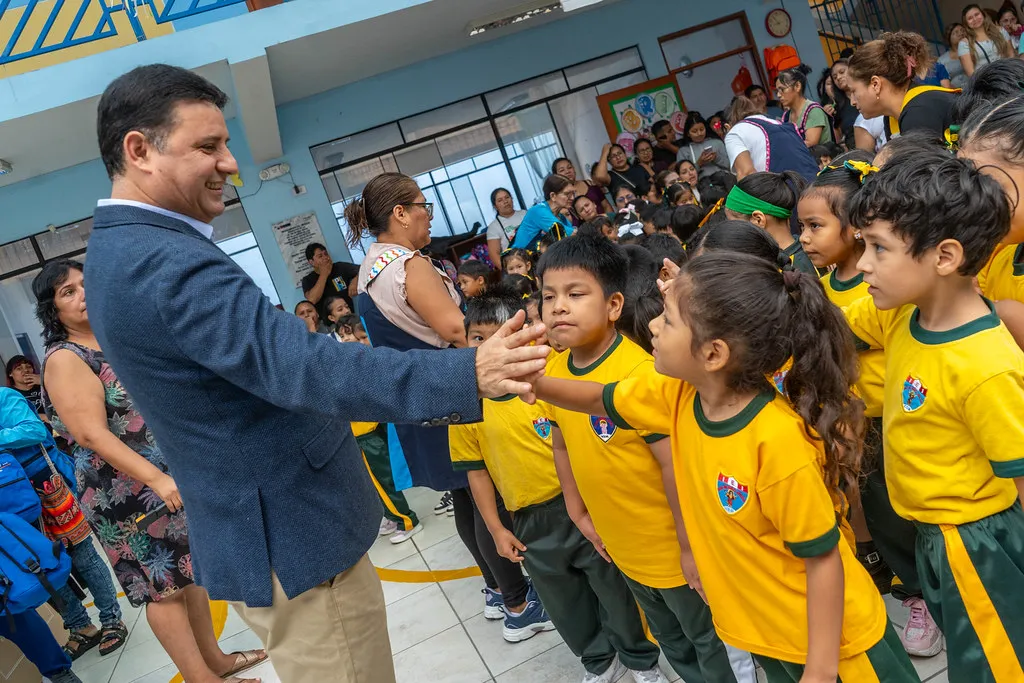 Estudiantes en evento educativo del distrito
